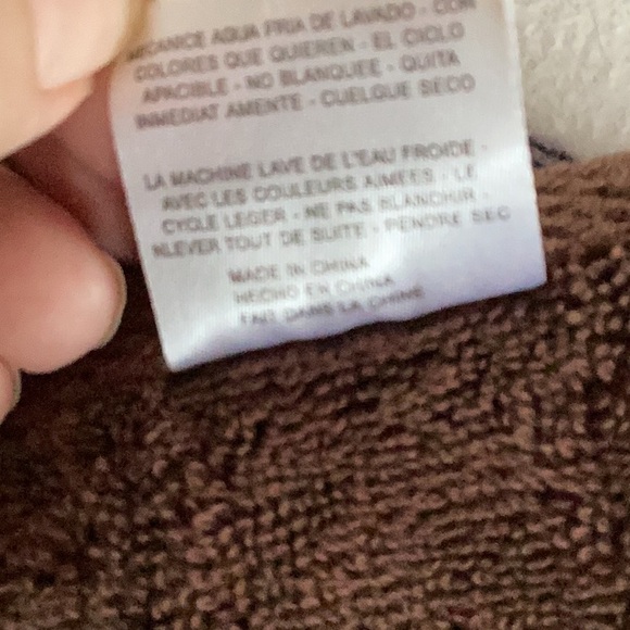 Towels, two sets ,1lg.and1handtowel in set , brown from croscill homes . - Picture 10 of 10